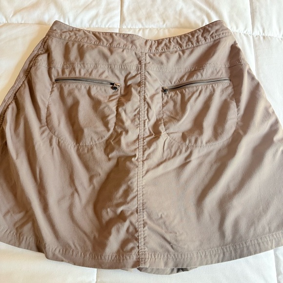 L.L. Bean Women's Brown Water-Repellent Comfort Trail Mid-Rise Skort - Picture 11 of 12